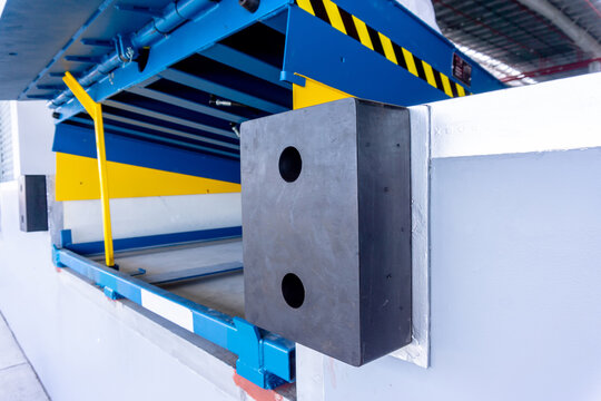 Dock Levelers
